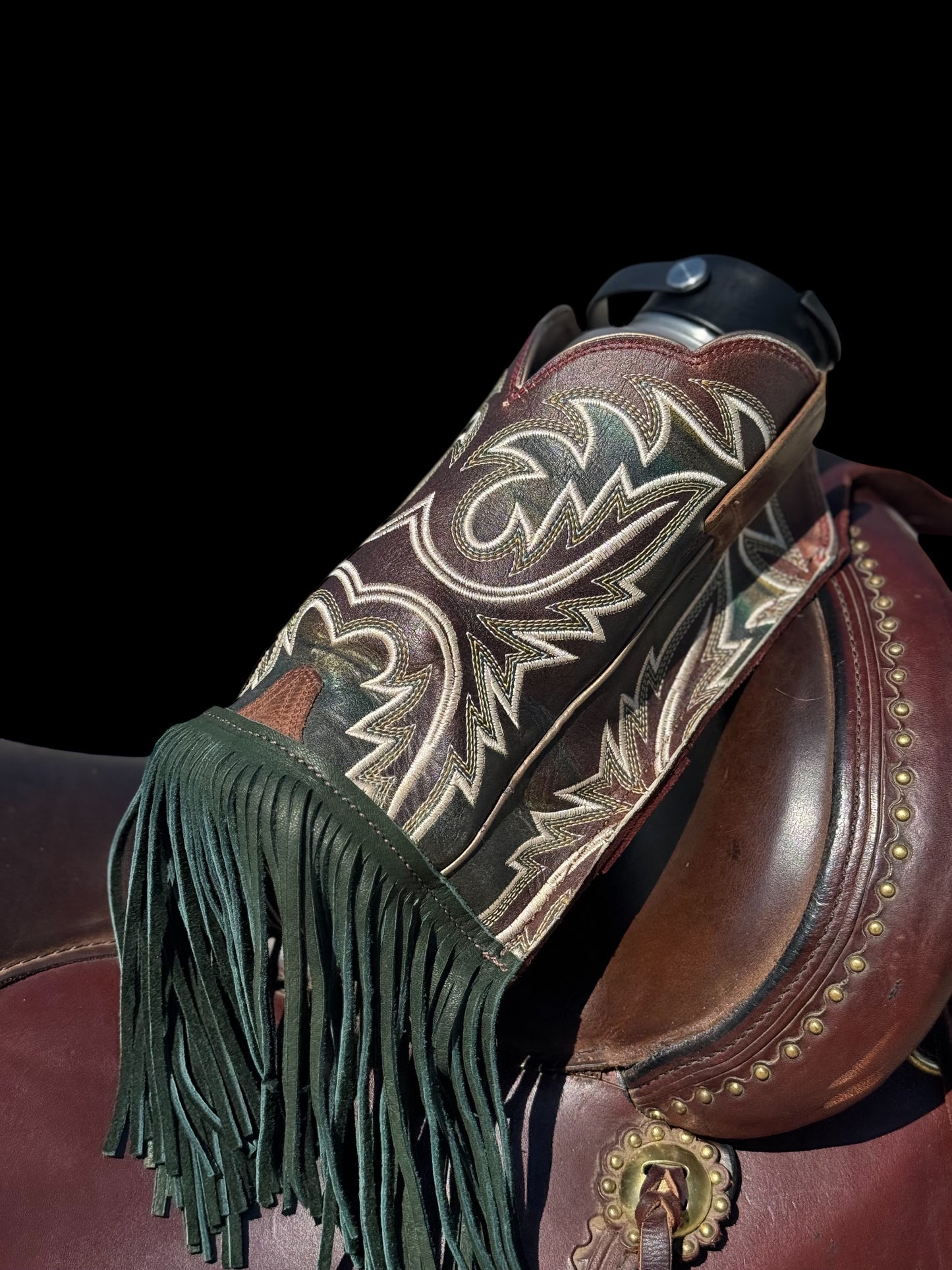 The Onyx Saddle Sipper