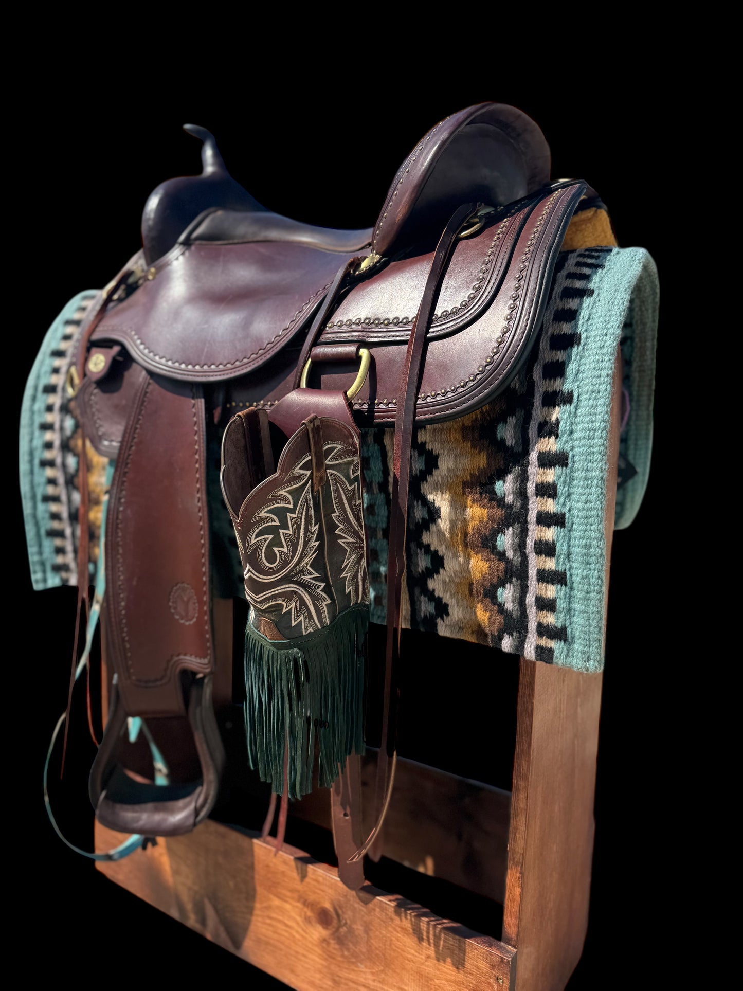The Onyx Saddle Sipper