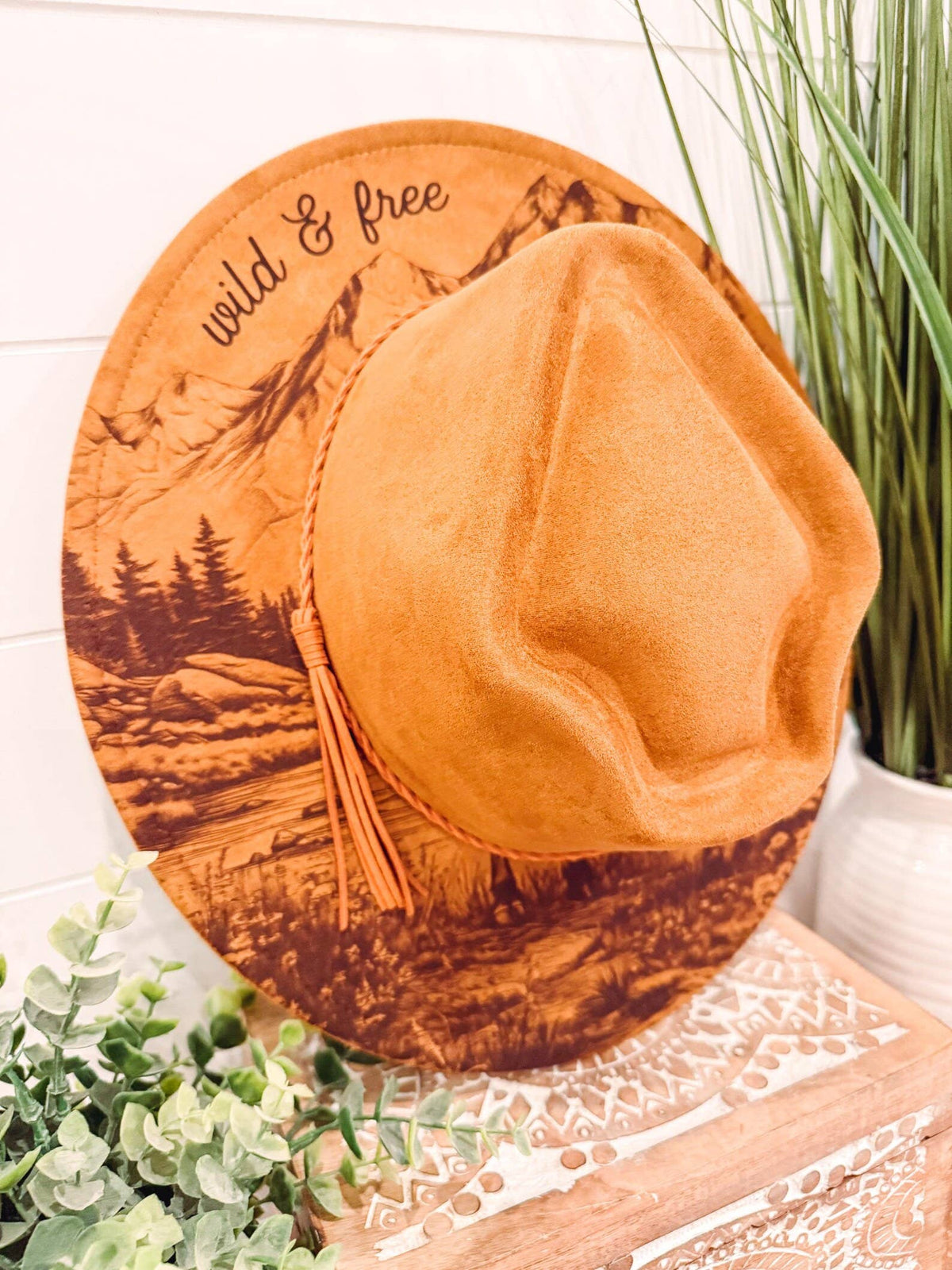 Bison Engraved Arrow Hat